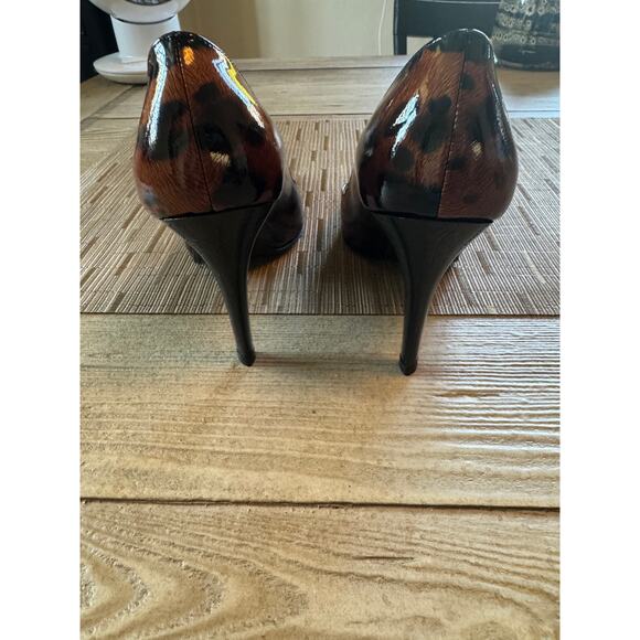 Stuart Weitzman Black Cheetah patten leather pumps - Picture 3 of 6